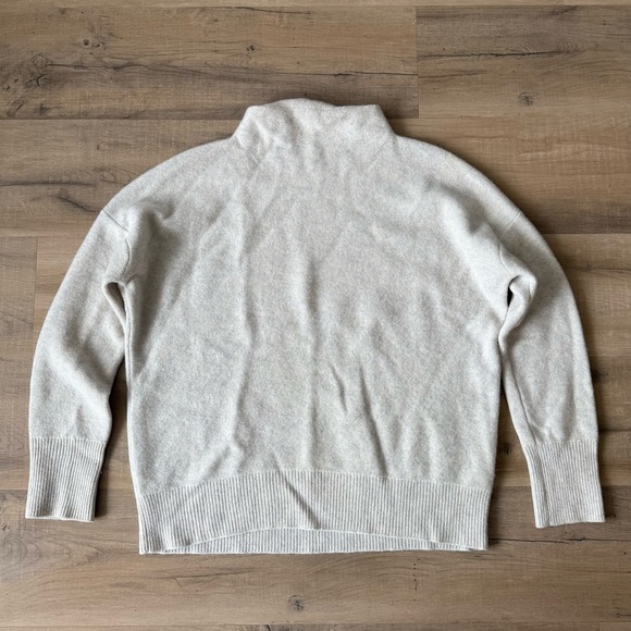 Vince light gray funnel neck plush cashmere sweater - Medium - Picture 7 of 8